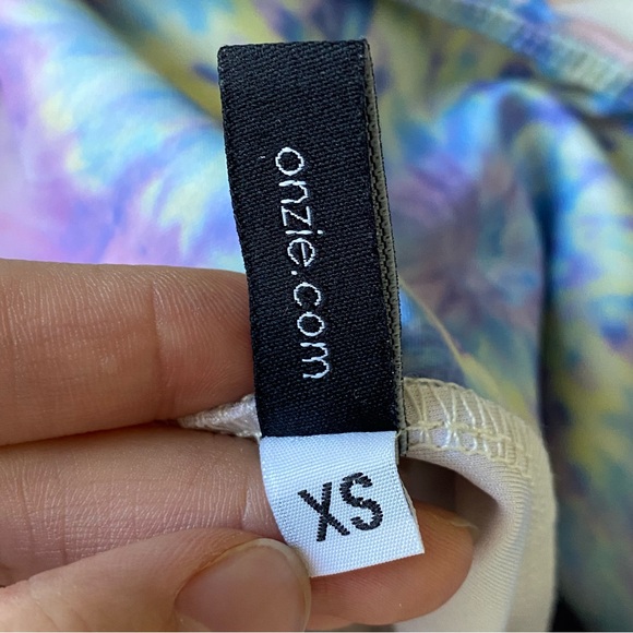 3/$39 Onzie Womens High Rise Midi Leggings Neon Tie Dye XS - Picture 4 of 4